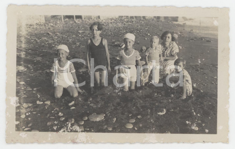 1925 ca ITALIA - COSTUME Bambini giocano in spiaggia - Foto 11x7 cm
