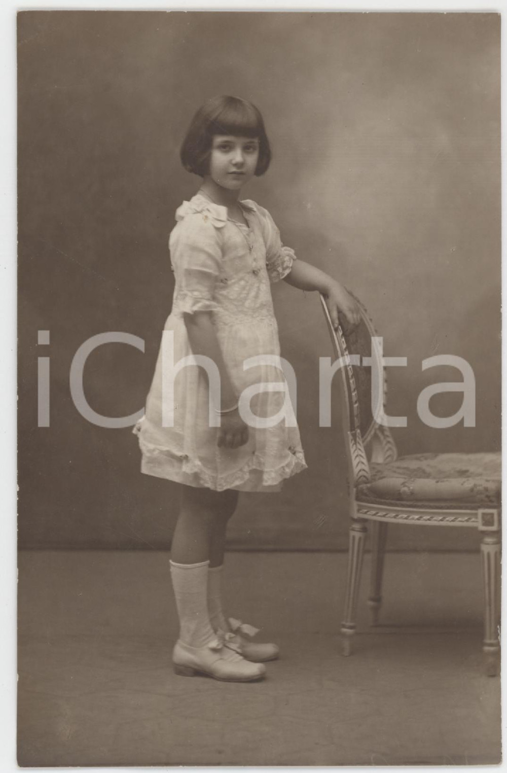 1920 ca ROMA Bambina in abito bianco - Ritratto - Foto Francesco REALE 8x13 cm