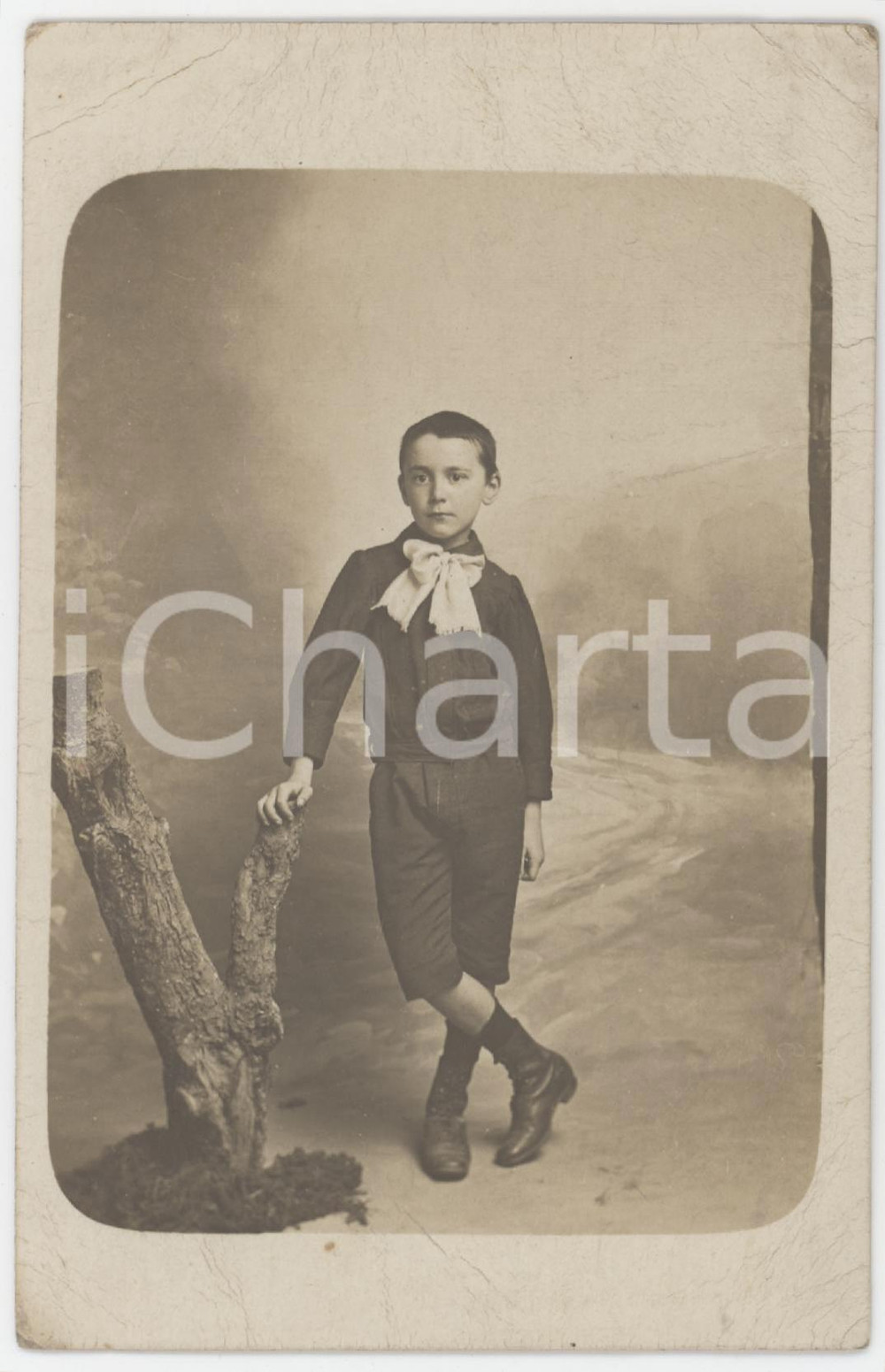 1915 ca ITALIA - COSTUMI Ragazzo con fiocco - Ritratto - Foto ANONIMA 8x13 cm