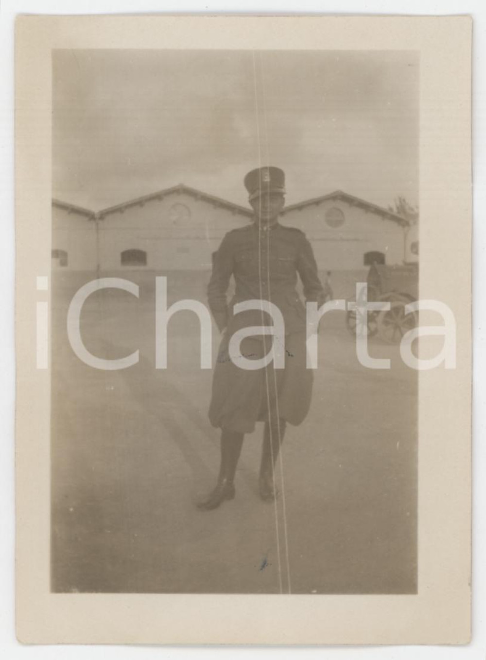 1925 ca ESERCITO - ITALIA - Ufficiale in un deposito - Fotografia 6x9 cm