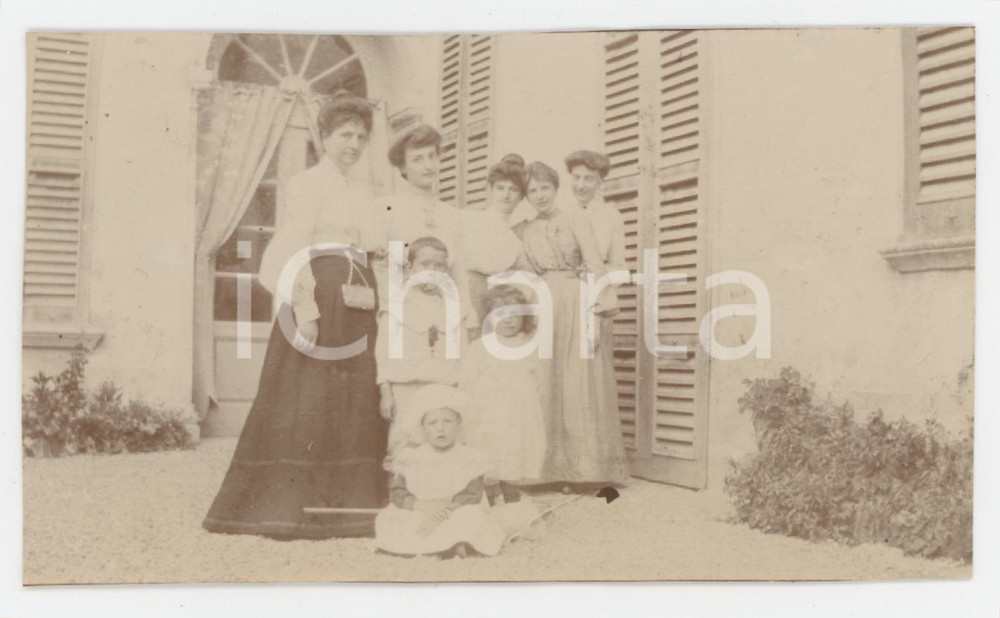 1900 ca COSTUME  ITALIA Famiglia RADAELLI - Donne in cortile - Foto 11x6 cm