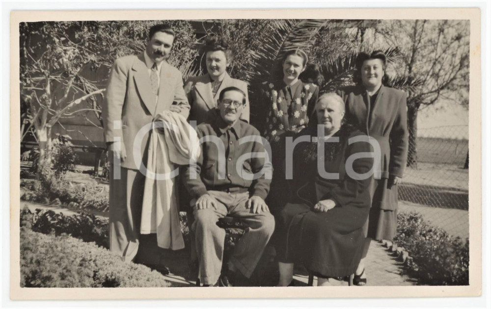 1948 ITALIA Famiglia SOLA - Ritratto in campagna - Fotografia 14x8 cm