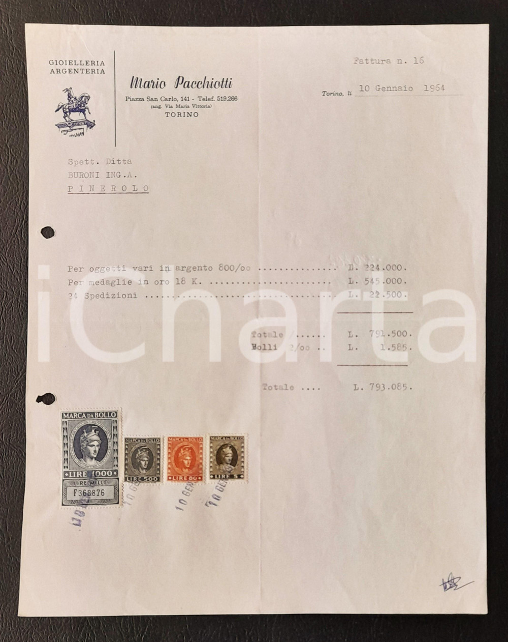 1964 TORINO Piazza San Carlo 141 - Mario PACCHIOTTI Gioielleria - Fattura (1) Fattura commerciale d'epoca dattiloscritta, su carta intestata.Presenti marche da bollo.PAGINE: 1 FAIR/discreto piegature d'epoca; fori da classificatore Formato: 22x28 cm originale e autentica 1