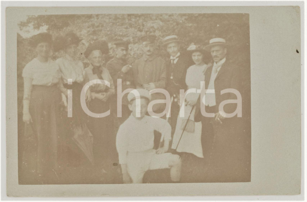1900 ca ITALIA - COSTUME Famiglia con due soldati - Fotografia anonima 14x9 cm