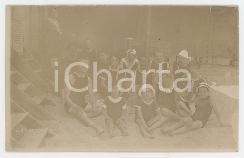 1910 ca VARAZZE Villeggianti in uno stabilimento balneare - Foto PIPINO 13x8 cm