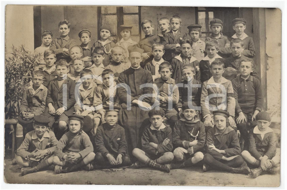 1910 ca ITALIA - SCUOLA Sacerdote con studenti - Foto di gruppo 13x9 cm