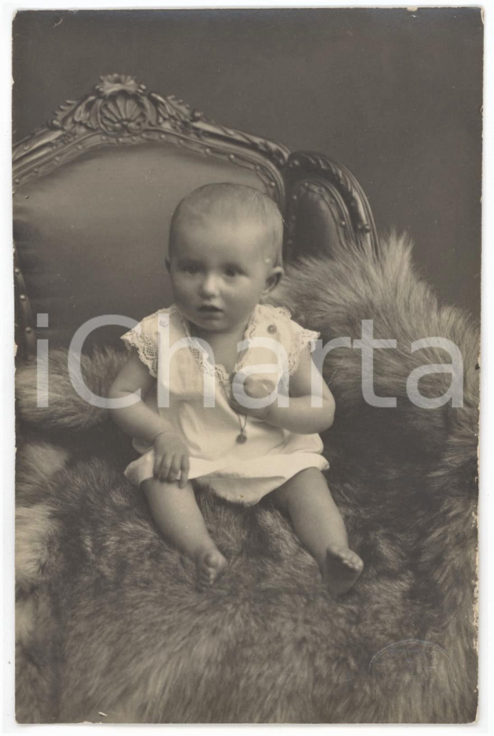 1925 ca LA SPEZIA Bambina su pelliccia - Ritratto - Foto VAILATI 8x13 cm