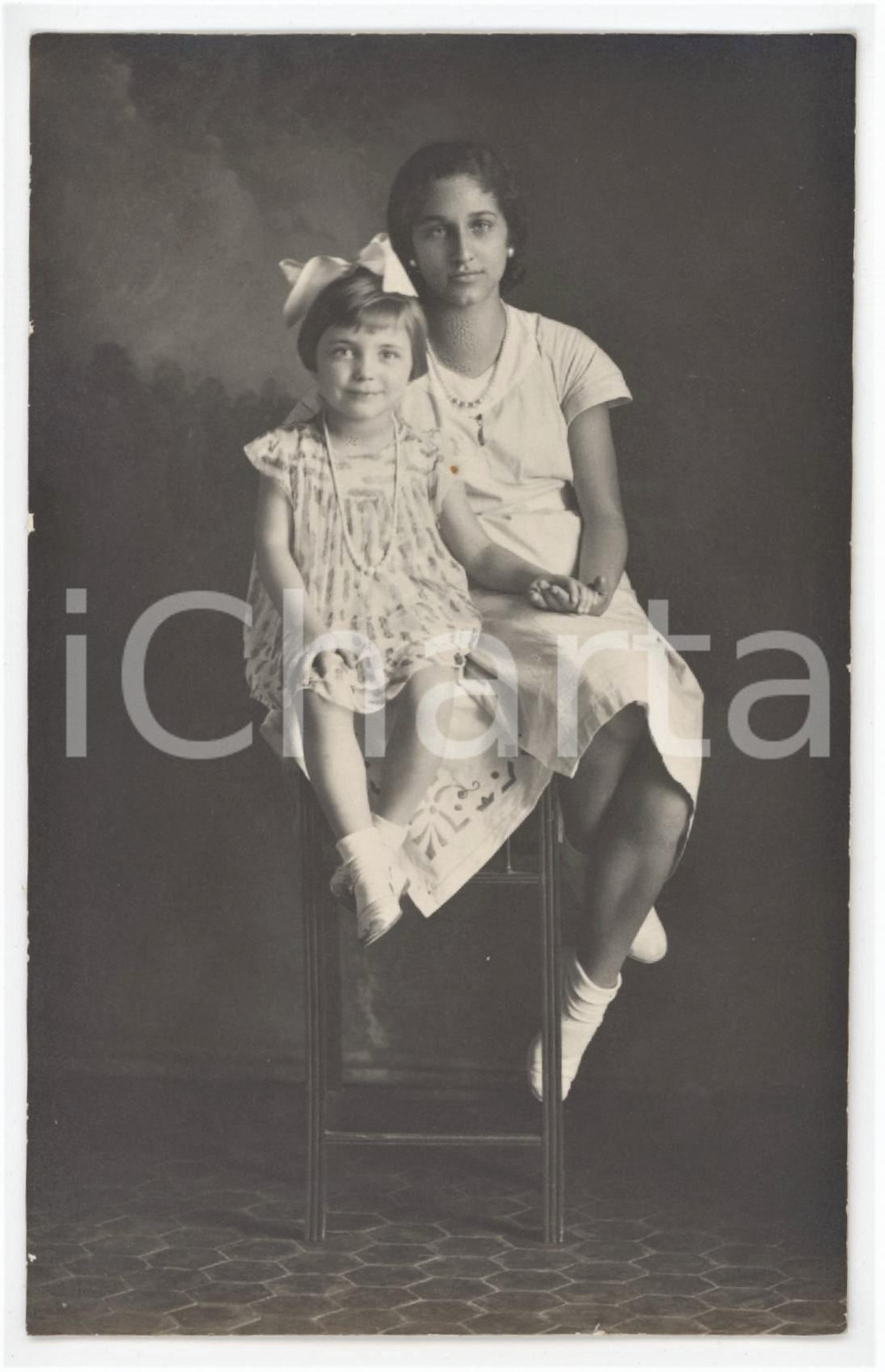 1920 ca ITALIA Ritratto di due sorelle - Foto anonima 8x13 cm