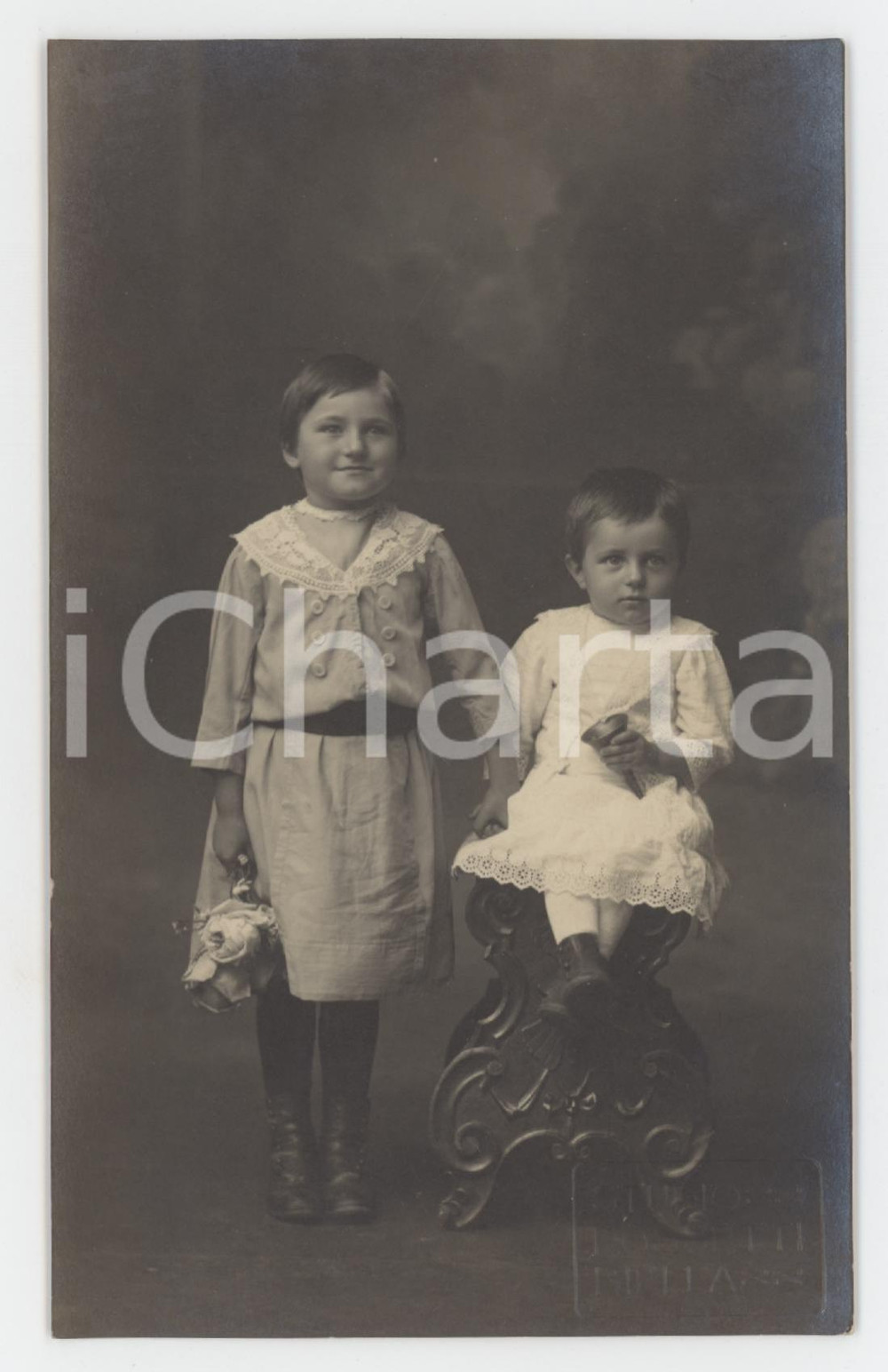 1920 ca BIELLA Bambino con campana e bambina con bouquet - Foto STUDIO ROSSETTI