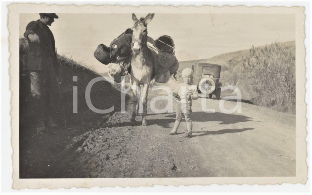 1930 ca AREA DI MILANO Bambino con asino - Ritratto - Foto ANONIMA 11x6 cm
