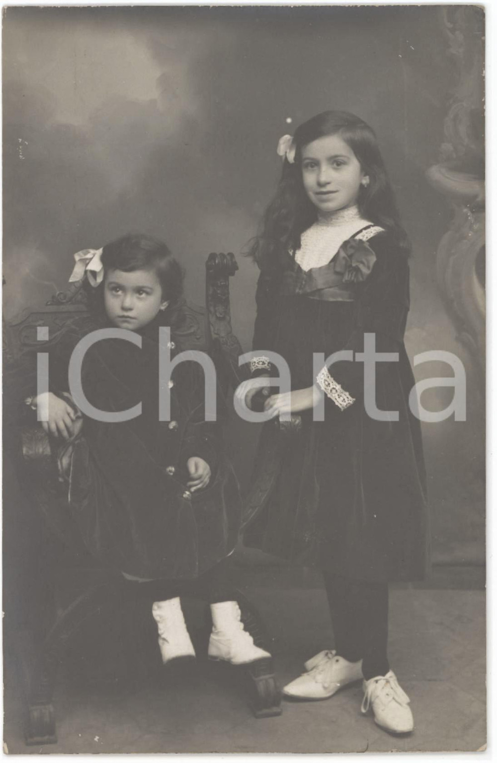 1920 ca BRA (CN) Ritratto di due sorelle bambine *Foto cartolina Iacopo BARBIERI