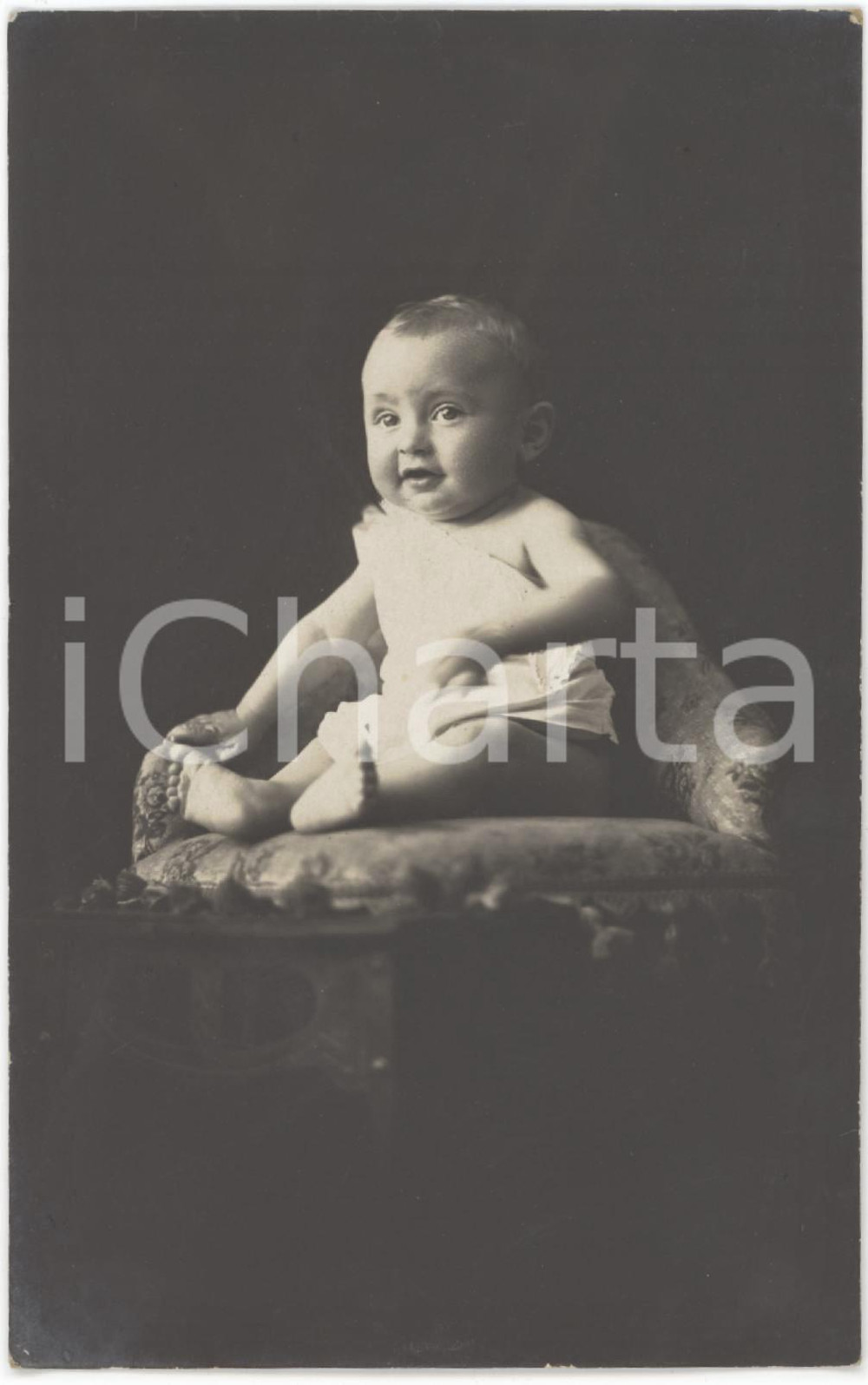 1915 ca COSTUME - ITALIA - Bambino su cuscino - Ritratto - Foto anonima 9x14 cm
