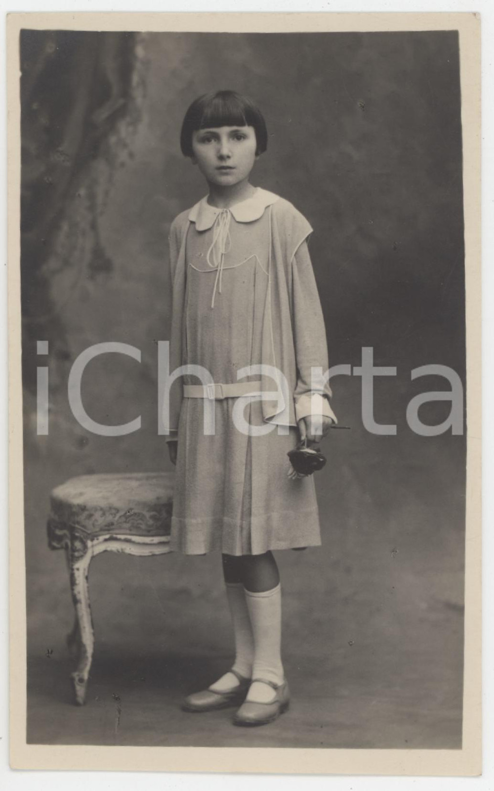 1925 ca COSTUME ITALIA Ragazza con una rosa - Ritratto *Foto anonima