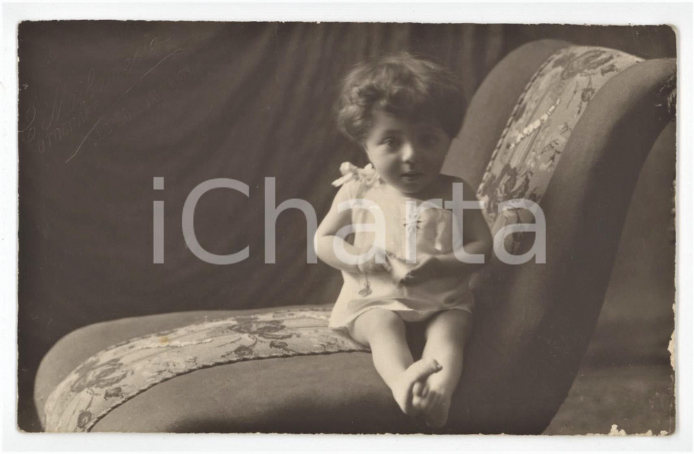 1920 ca BORGO SAN DALMAZZO Bambina su poltroncina - Foto Emilio MILANESIO 14x9