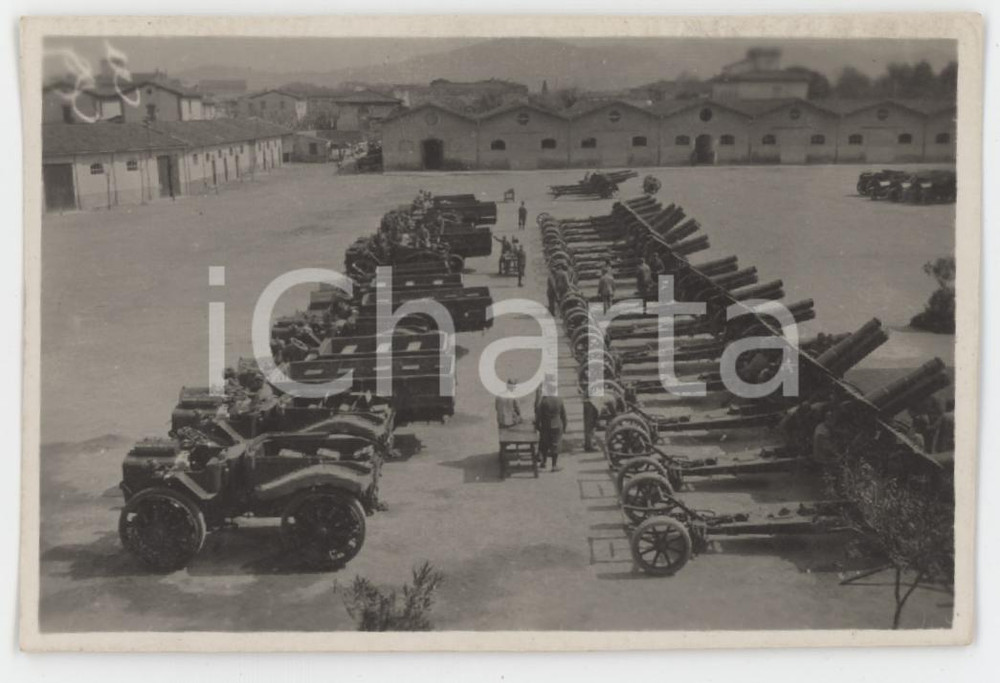 1930 LIVORNO Camionette militari e cannoni in un piazzale - Foto 8x5 cm