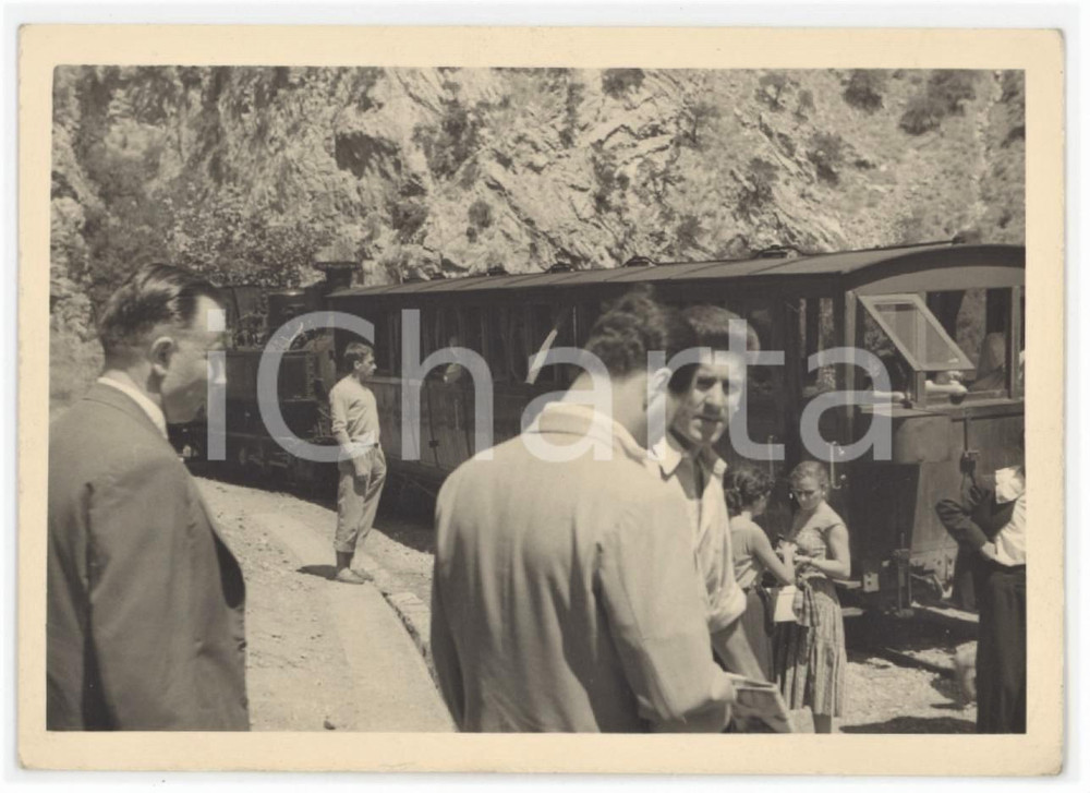 1920 ca ITALIA Treno a vapore e turisti - Fotografia anonima 10x7 cm