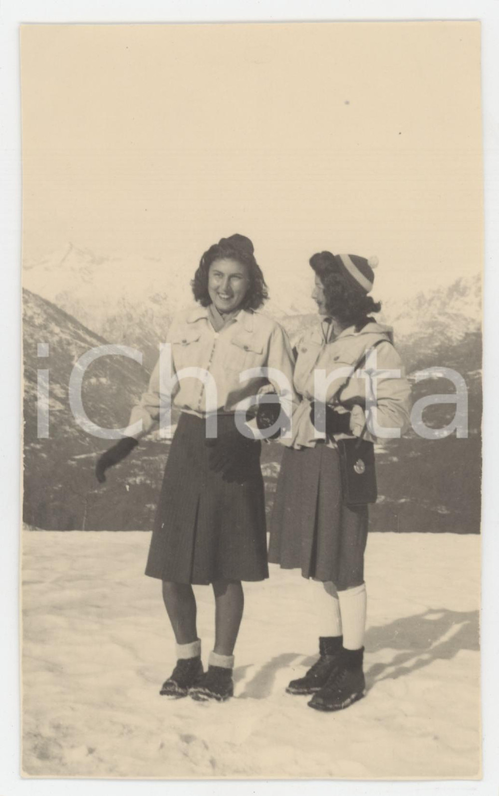 1943 FRASSINETTO Due amiche sulla neve - Foto 8x13 cm