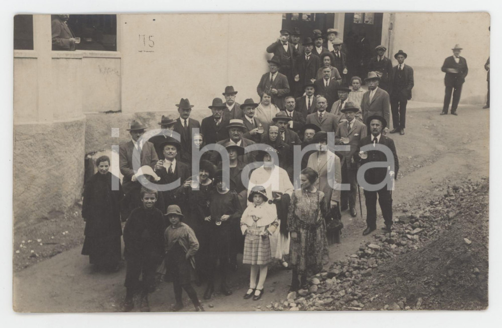 1920 ca ITALIA - TERME - Gruppo con i bicchieri - Foto anonima 14x9 cm