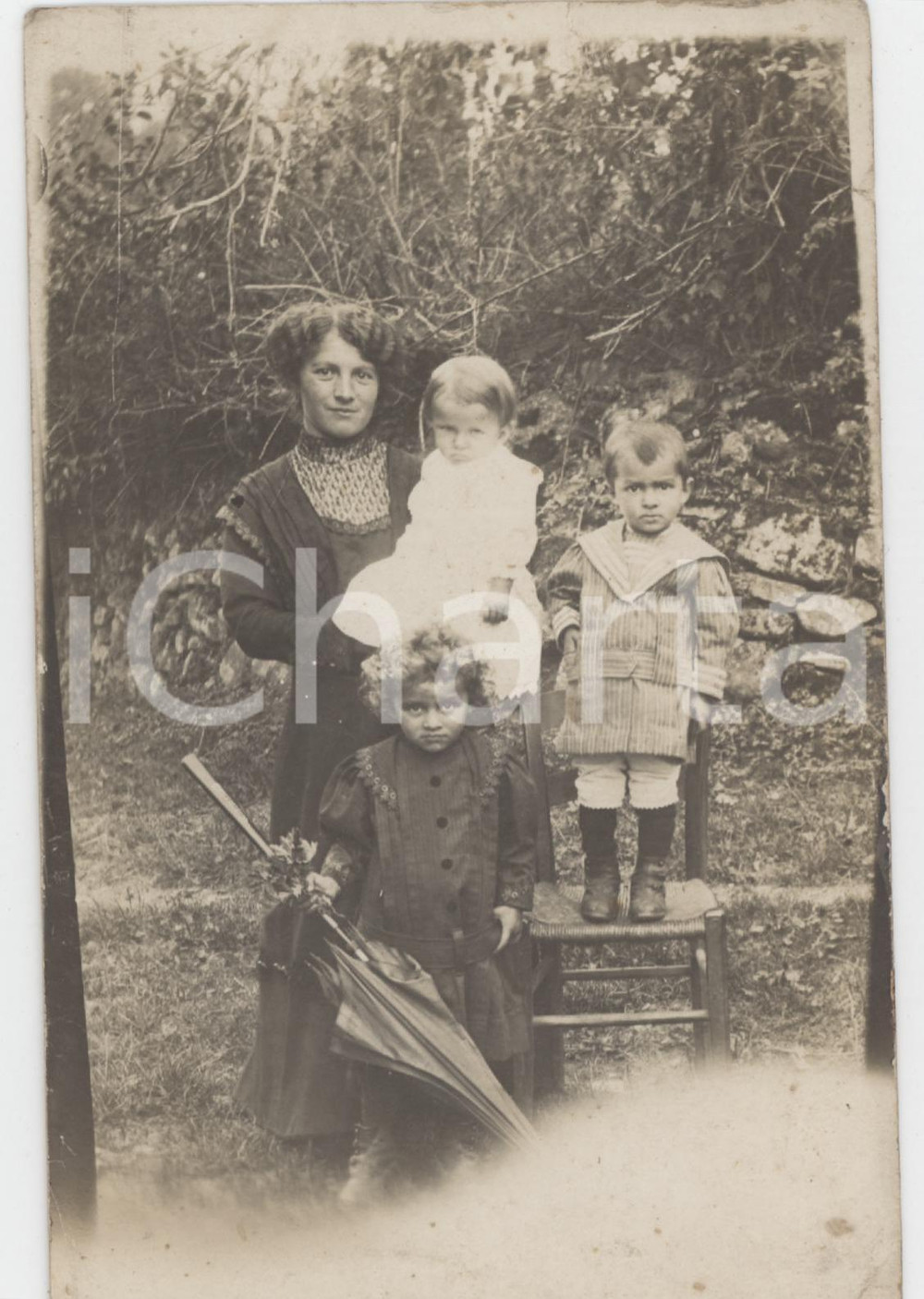 1920 ca COSTUME - FAMIGLIA - Madre con i tre figli *Foto anonima 9x14 cm