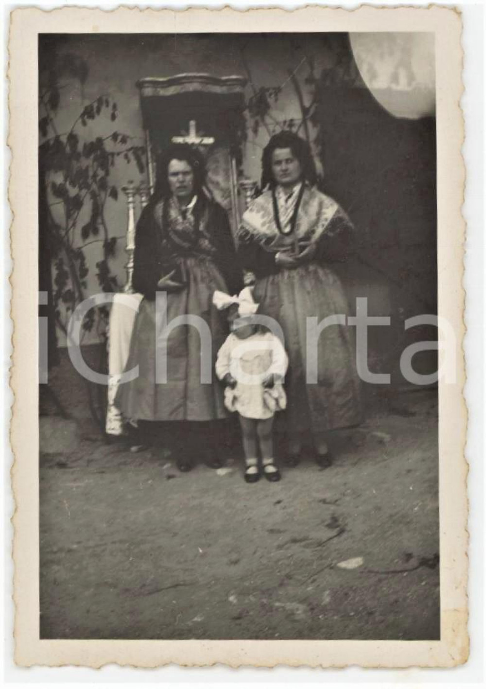 1940 ca FENESTRELLE (TO) Donne in costume tradizionale - Foto anonima 6x9