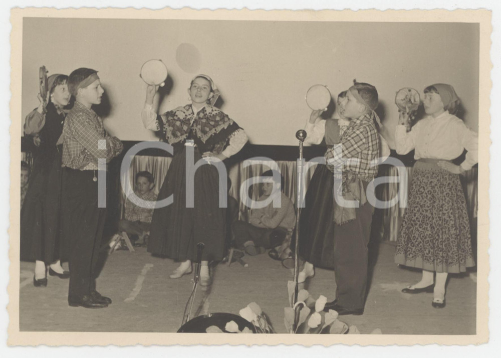 1940 ca LIBIA FLOKLORE Danza di bambini in costume tradizionale - Foto 14x10