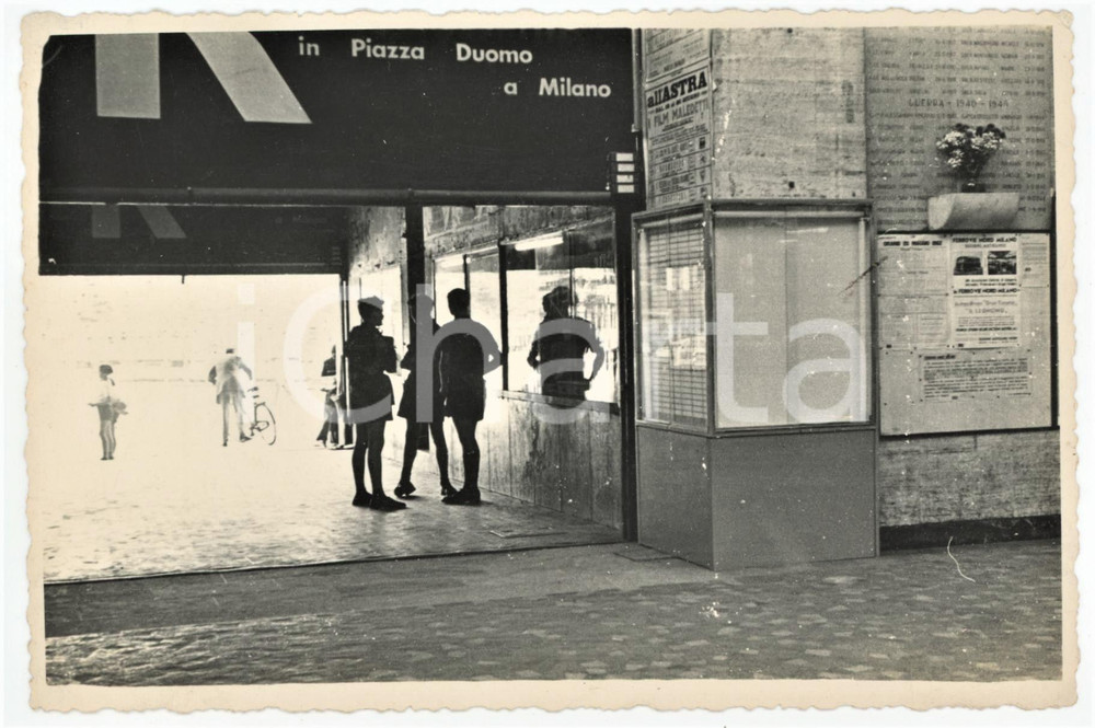 1962 MILANO FERROVIE NORD - Interno di stazione *Foto VINTAGE 15x10 cm Fotografia d'epoca. GOOD/buono lievi difetti di stampa Formato: 15x10 cm originale e autentica 1