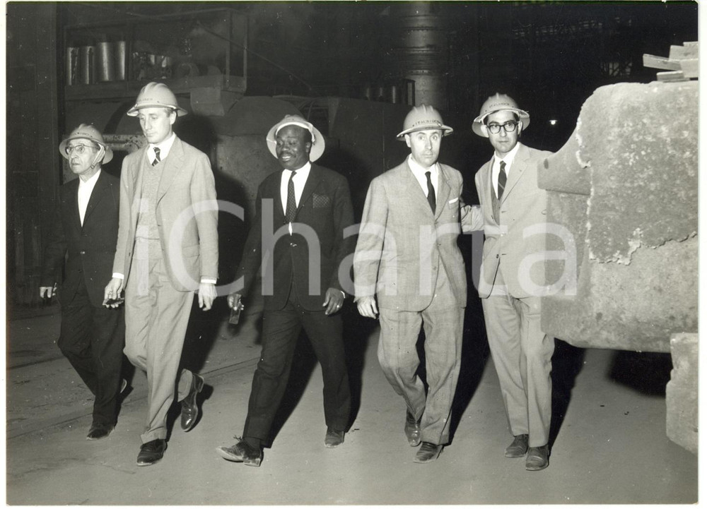 1965 ca ITALIA - ITALSIDER Delegazione africana in visita agli stabilimenti (2)