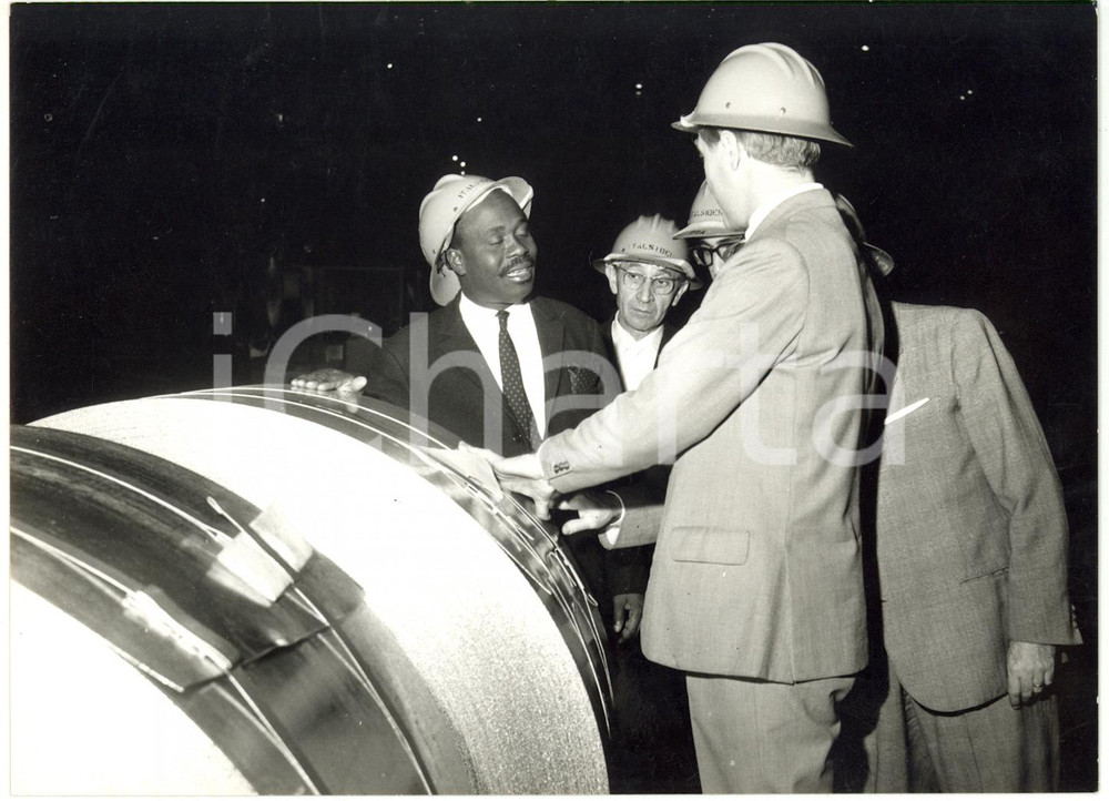 1965 ca ITALIA - ITALSIDER Delegazione africana in visita agli stabilimenti (3)
