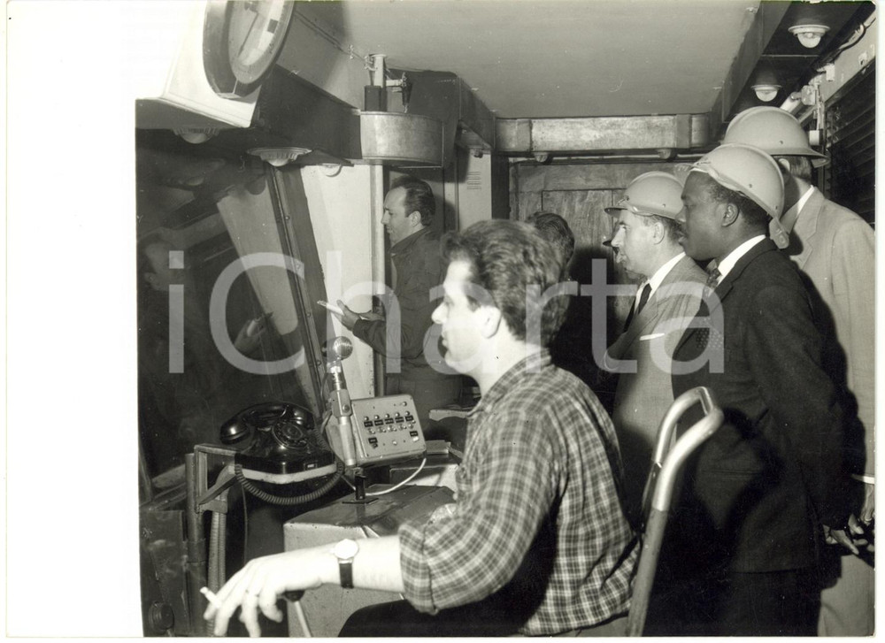 1965 ca ITALIA - ITALSIDER Delegazione africana in visita agli stabilimenti (4)