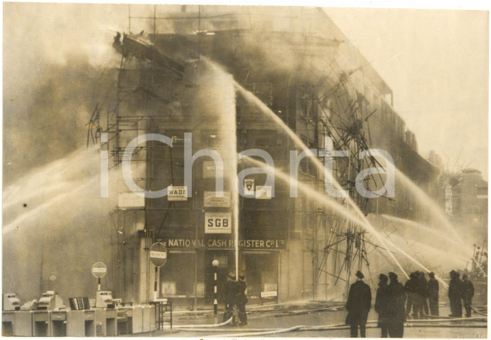 1955 BIRMINGHAM - Crollo di impalcatura durante spegnimento di un incendio *Foto