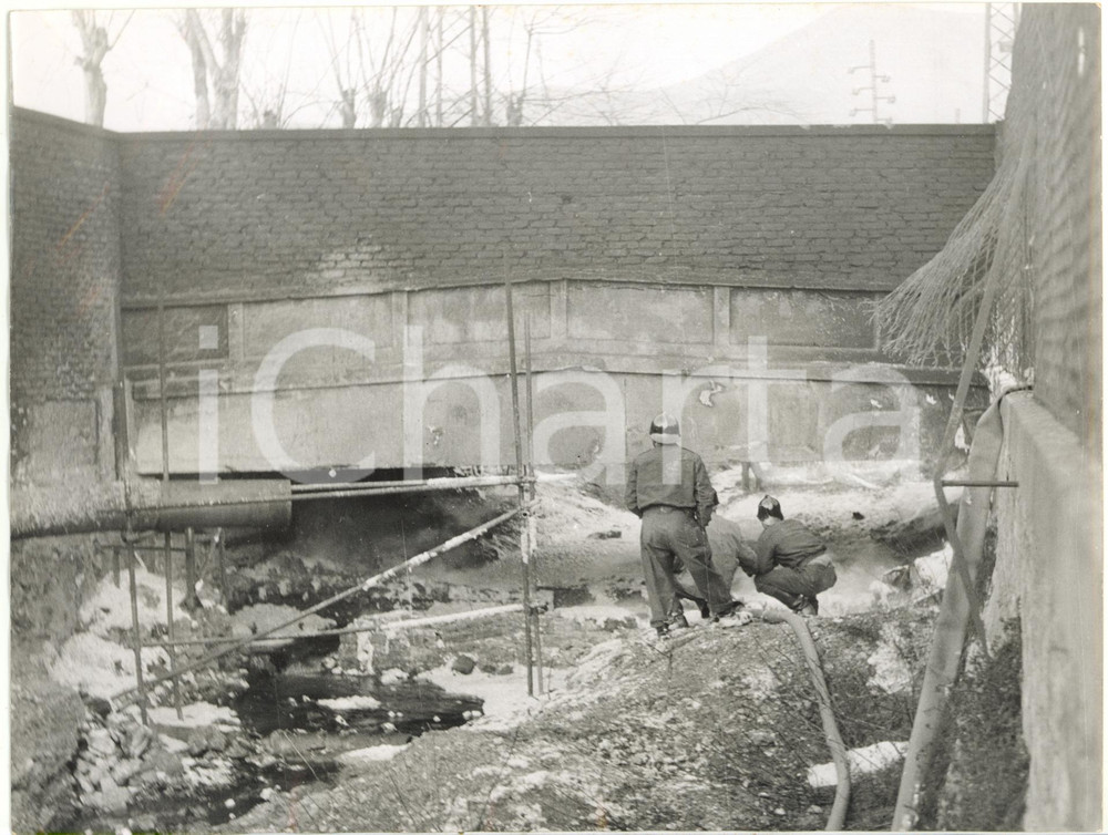 1955 GENOVA FEGINO Incendio raffineria PURFINA - Intervento VIGILI DEL FUOCO (2)