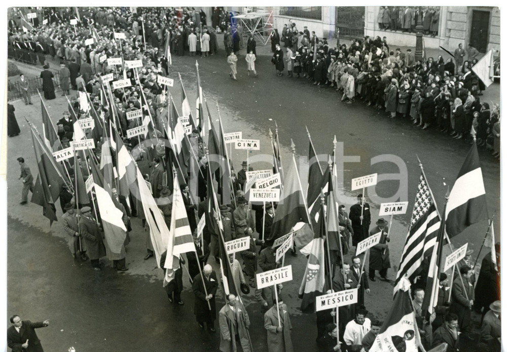 1954 TORINO Festeggiamenti San Domenico Savio - Processione salesiani del mondo