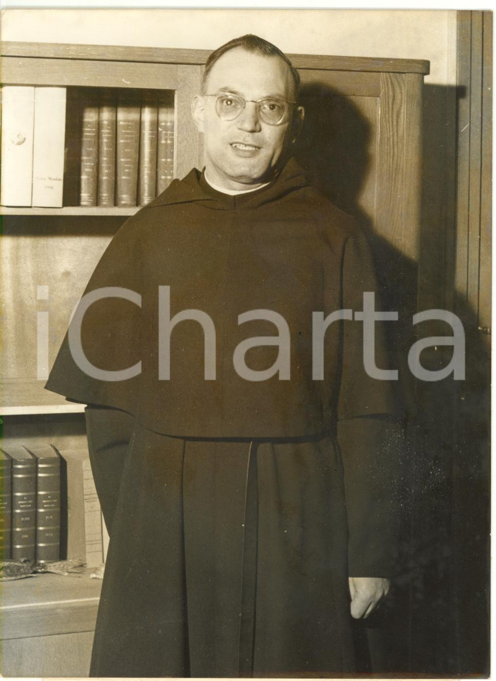 1957 PARIS - Antoine WENGER nouveau rédacteur en chef du quotidien LA CROIX