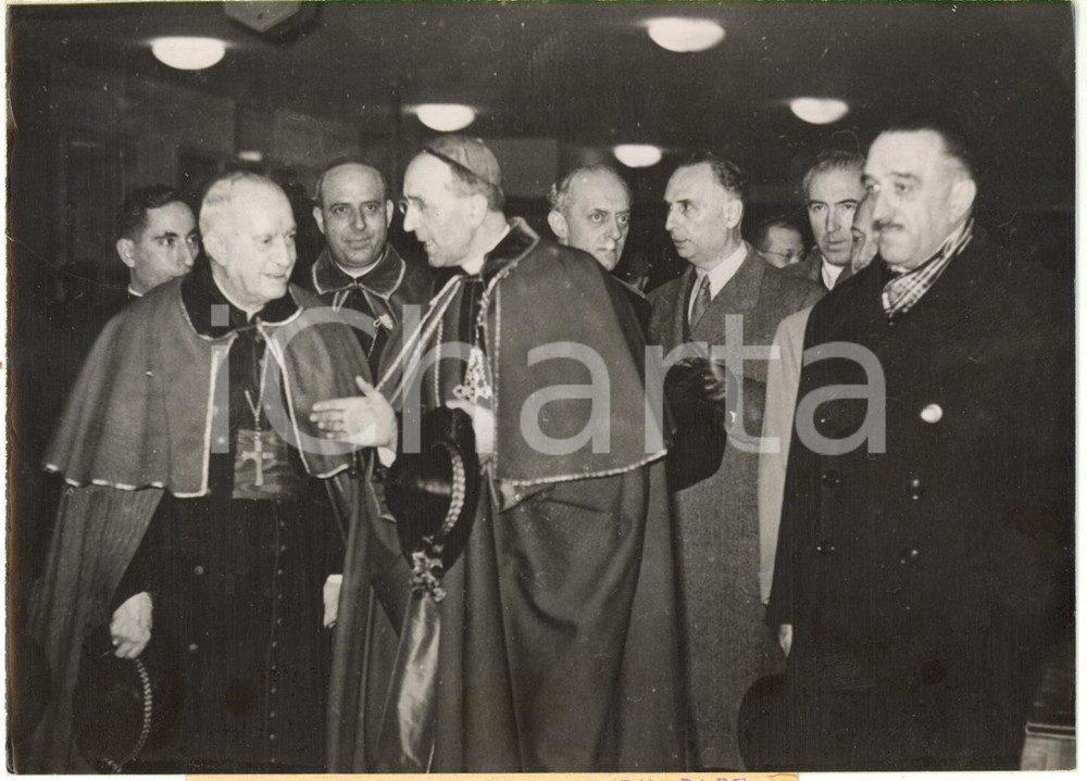 1953 MADRID Mons. Leopoldo EIJO Y GARAY accoglie il card. Ildebrando ANTONIUTTI