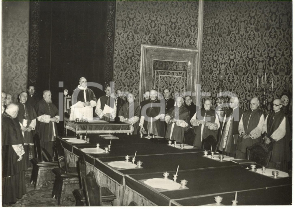 1955 VATICANO Papa PIO XII presiede seduta della Congregazione dei Riti - Foto