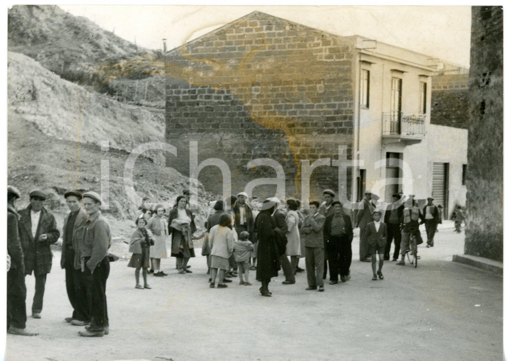 1954 TERREMOTO DI GRISÌ / MONREALE Sfollati abbandonano il paese - Foto