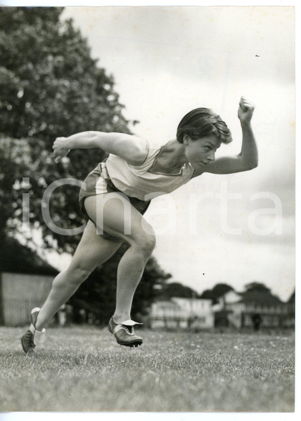 1953 RICHMOND Old Deer Park - Pauline BUCK training for National Championships