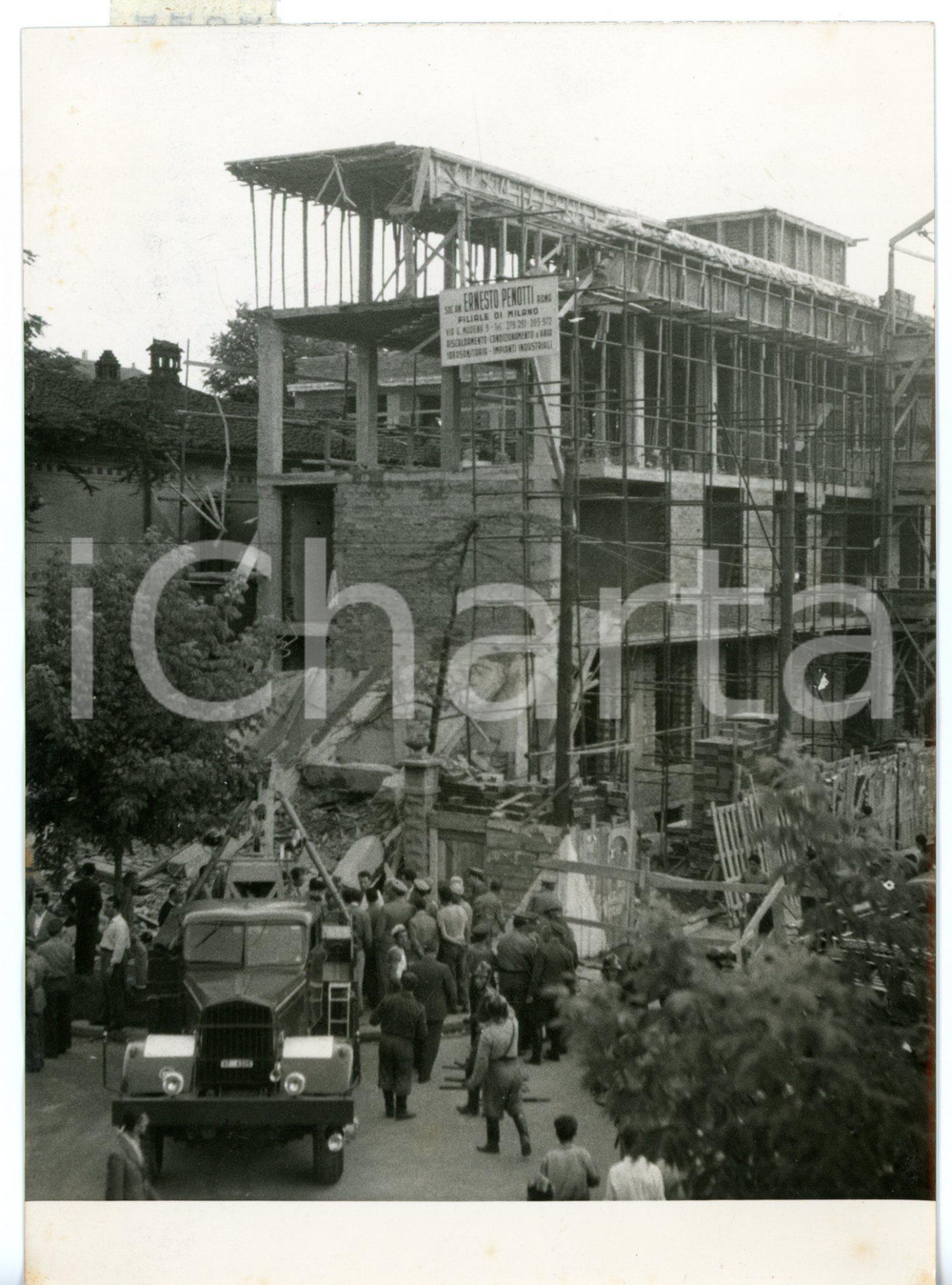 1955 MILANO via Alberto Mario - Crollo cantiere Soc. PENOTTI - Arrivo polizia