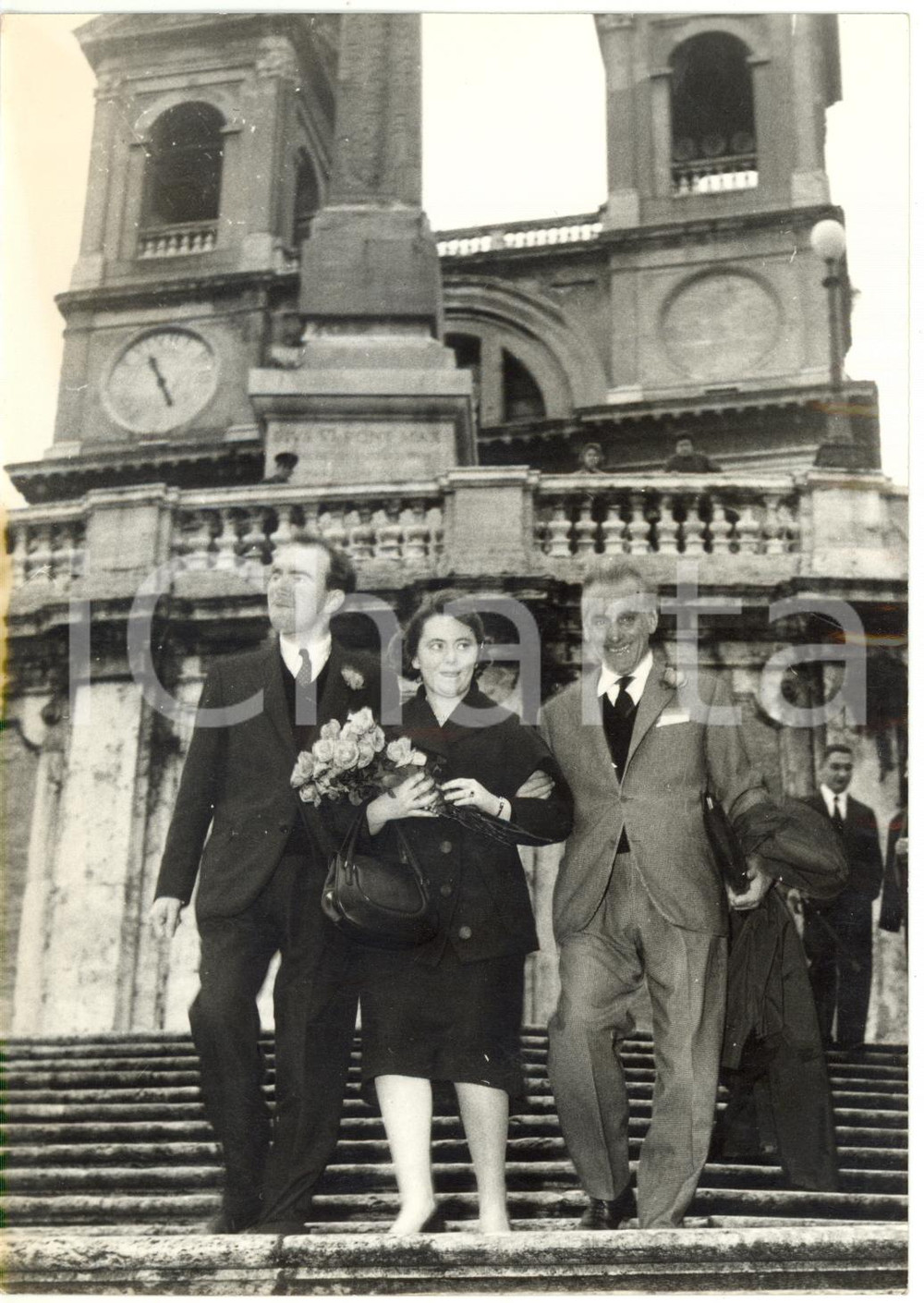 1958 ROMA Trinità dei Monti - John GRIGG con la moglie e Renato MARMIROLI *Foto