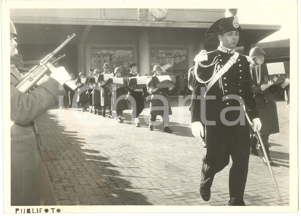 1960 GENOVA - Arrivo dei resti di 78 soldati italiani caduti *Foto 18x13
