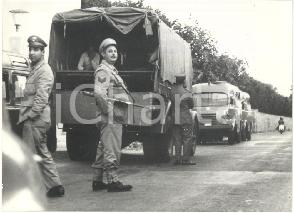 1963 PALERMO Operazioni antimafia - CARABINIERI effettuano posti di blocco *Foto