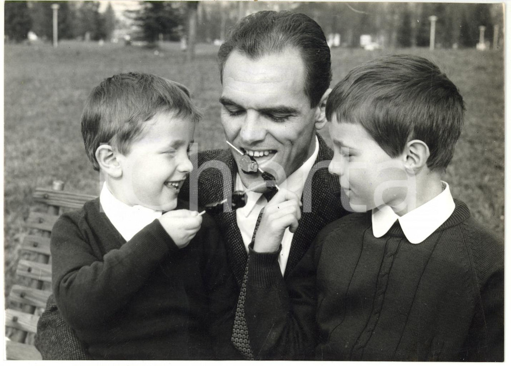 1966 VICENZA CALCIO - Luís VINÍCIO gioca con i suoi figli - Ritratto *Foto 18x13