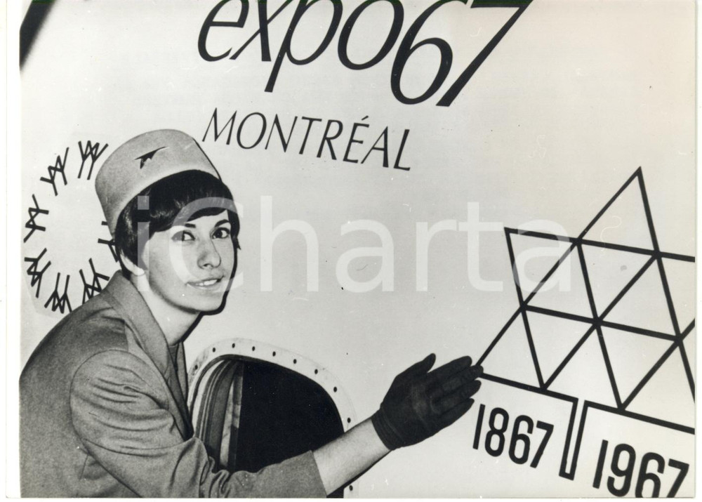 1967 CANADA - Hostess CANADIAN PACIFIC AIRLINES pubblicizza EXPO '67 MONTRÉAL