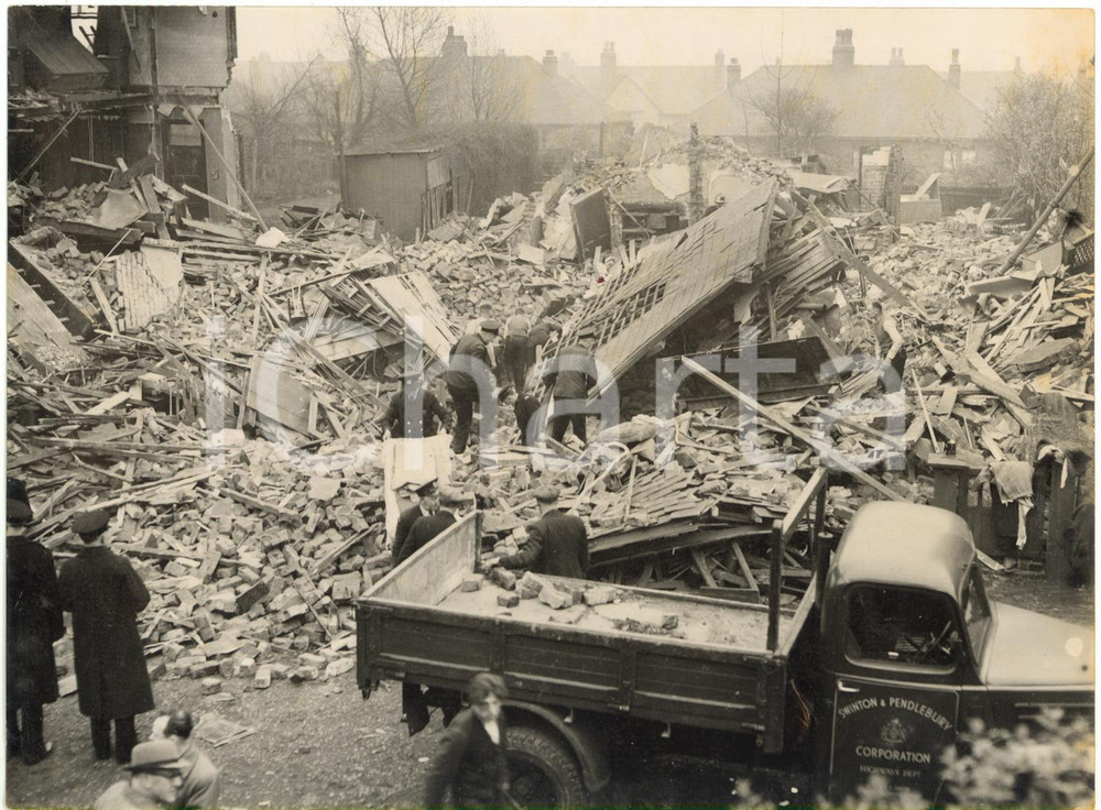 1953 SWINTON Black Harry tunnel disaster - Rubble of the two collapsed houses