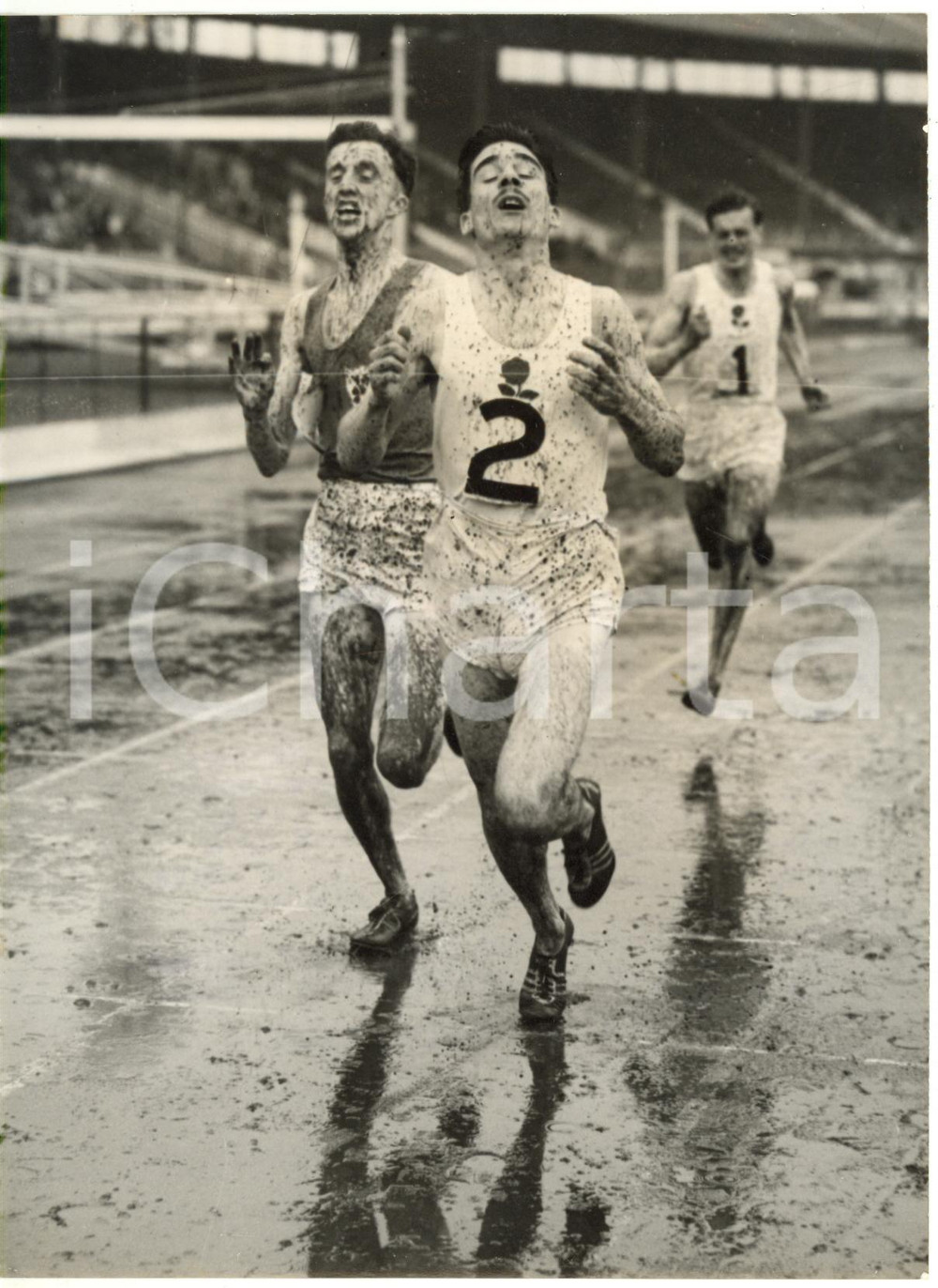 1954 LONDON White City Stadium - Fred GREEN Vic MILLIGAN running the mile race