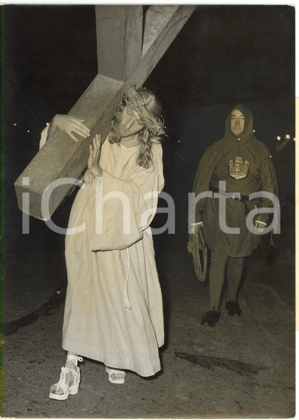 1956 PARIS NOTRE-DAME - Guy KERNER interpreta CRISTO nel dramma della Passione 