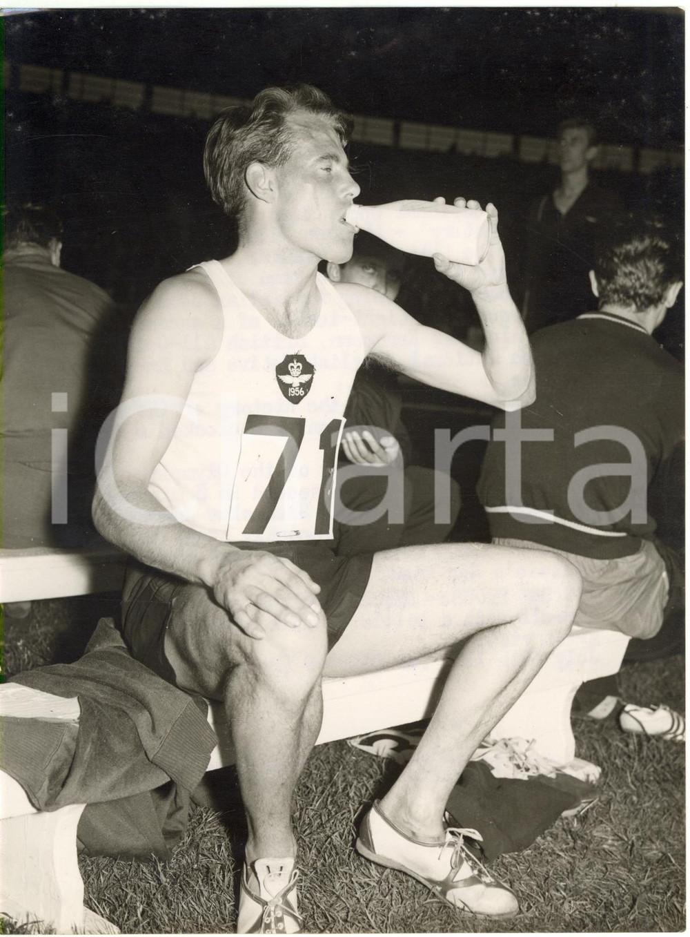 1957 LONDON White City Stadium - Derek IBBOTSON refreshing with a bottle of milk