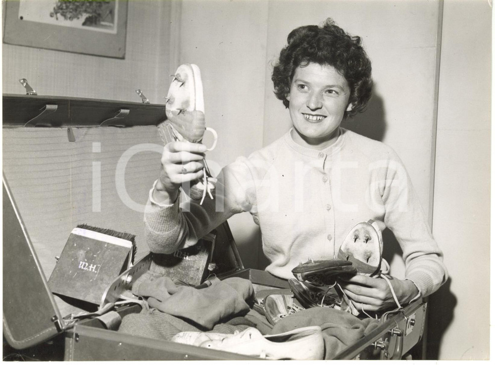 1958 HANWORTH - Molly HISCOX packing for departure for Stockholm European Games