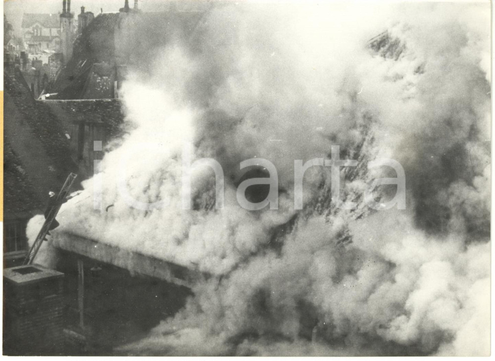 1958 BESANÇON Incendie du théâtre municipal - Bâtiment en feu *Photo 18x13