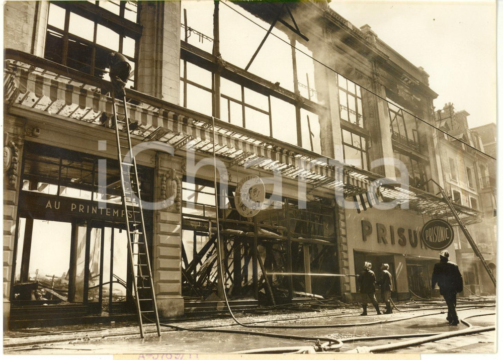 1955 ca DIEPPE - Incendie détruit les grands magasins du PRINTEMPS et de PRISUNC